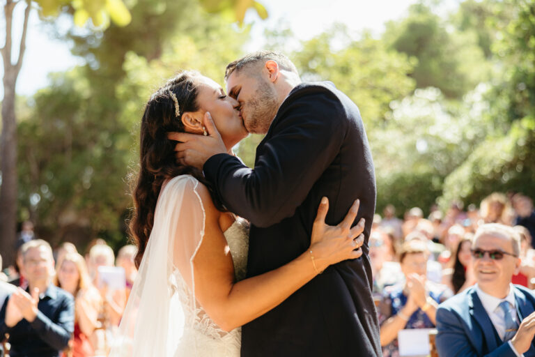 Boda en Mallorca casarse en Palma fotografos de bodas natural y elegante. Sesión de fotos el día de la boda. Reportaje de boda