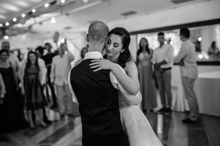 Boda en Mallorca casarse en Palma fotografos de bodas natural y elegante. Sesión de fotos el día de la boda. Reportaje de boda