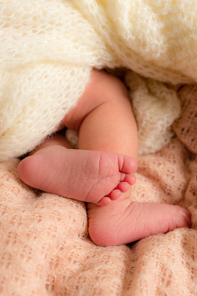 Sesión de fotos familiar fotografia en familia mallorca Claudia Bonnin. Recién nacido. New Born.