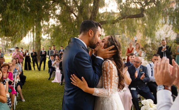 Boda en Mallorca casarse en Palma fotografos de bodas natural y elegante. Sesión de fotos el día de la boda. Reportaje de boda